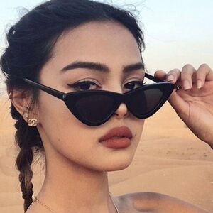 Triangle cat eye sunglasses black
